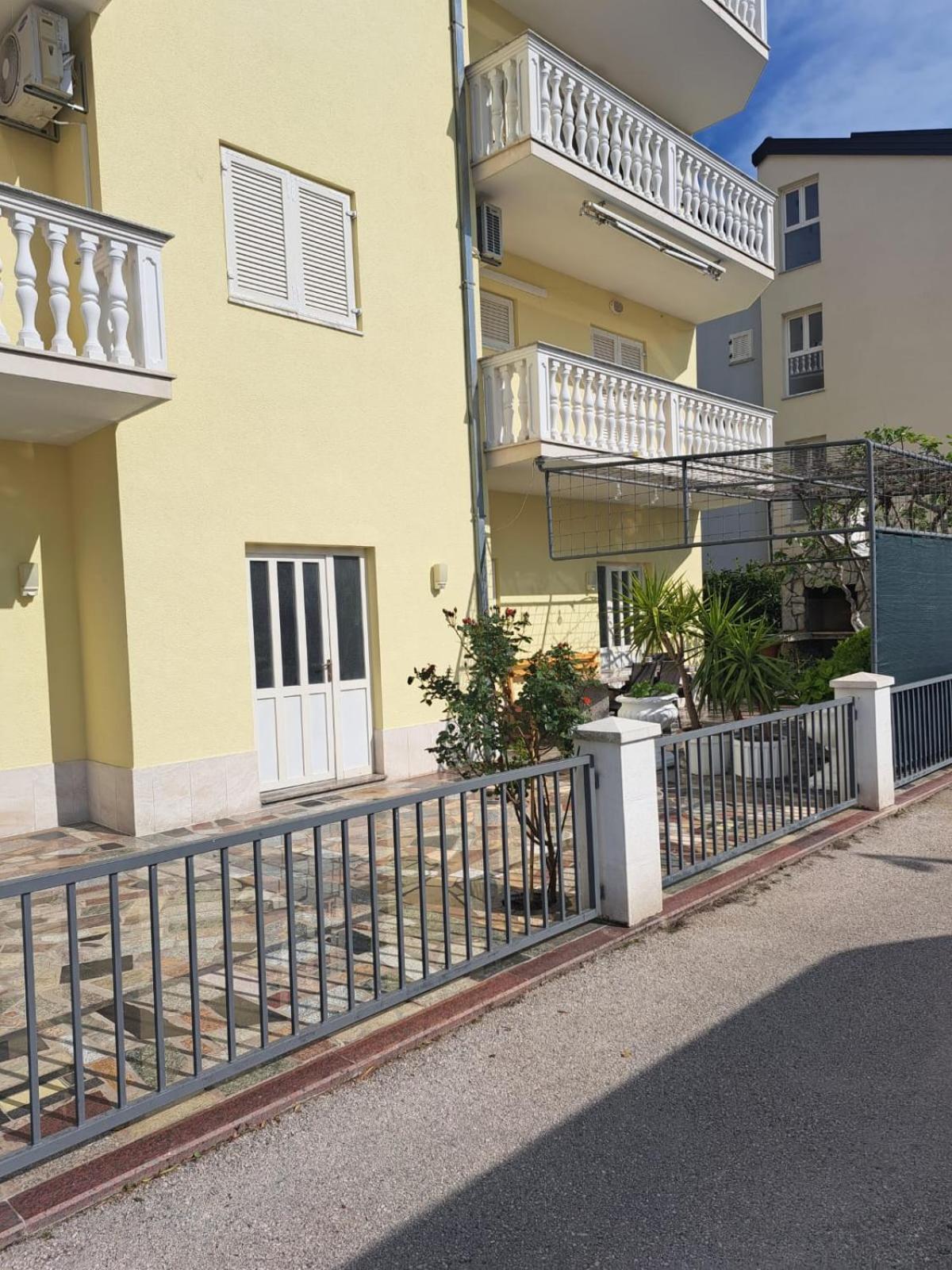 Apartments Nena Подстрана Екстер'єр фото